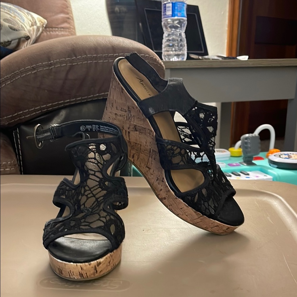 American Eagle By Payless Black and Brown Sandals with Sporty Design